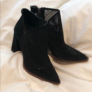 Vince Camuto Levesna pointed toe bootie